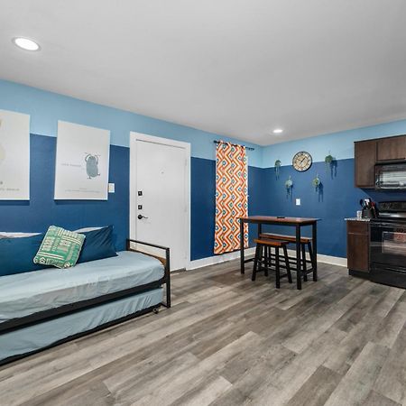 Comfy 1Br Apt With Free Parking Near Nrg & Med Center ヒューストン エクステリア 写真